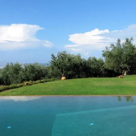 Luxurious Infinity Pool Private With Gardens Вилла *
